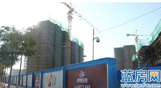 2014年02月，凤凰花城工程外围  